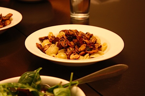 pesto pasta with tons of mushrooms